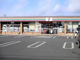 近くのコンビニまで1,484m（徒歩19分）