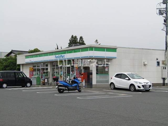 近くのコンビニまで527m（徒歩7分）