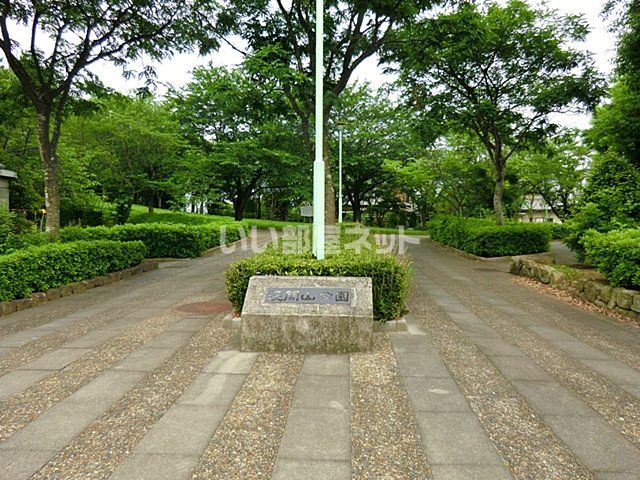 近くの公園まで990m（徒歩13分）