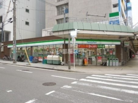 近くのファミリーマート内久宝寺町四丁目店まで312m（徒歩4分）