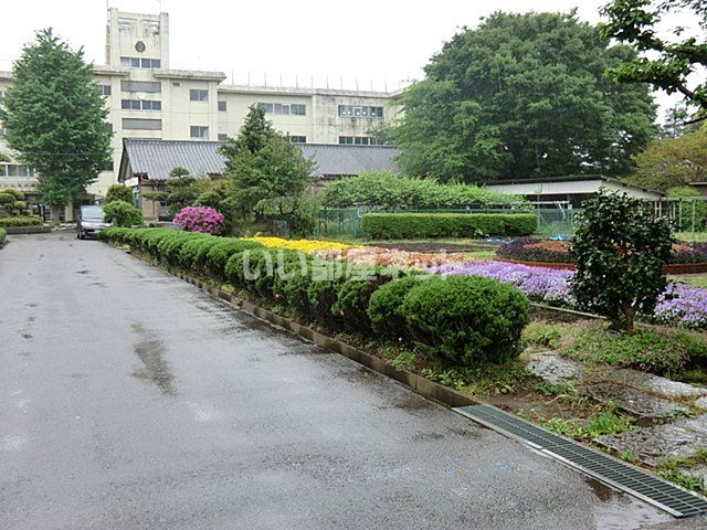近くの我孫子市立湖北小学校まで323m（徒歩5分）