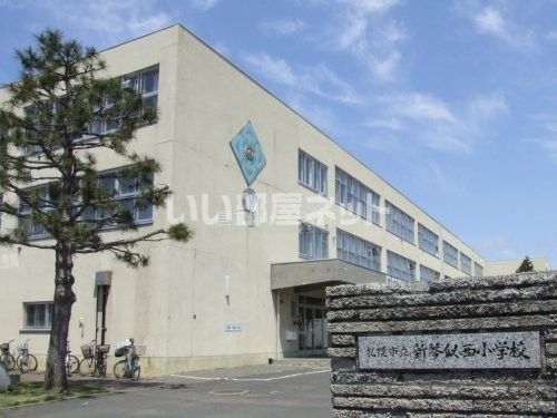 近くの小学校まで1,516m（徒歩19分）