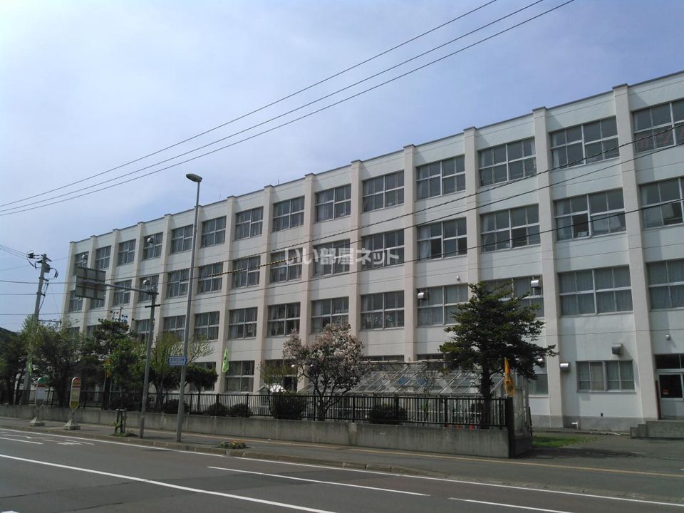 近くの小学校まで215m（徒歩3分）