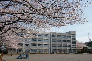 近くの駒岡小学校まで2,804m(徒歩36分)