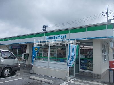 近くのファミリーマート 石川一丁目店まで579m（徒歩8分）