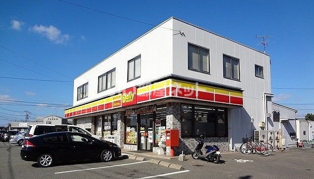 近くのコンビニまで258m（徒歩4分）