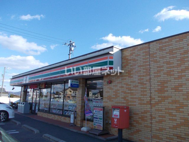 近くのコンビニまで367m（徒歩5分）
