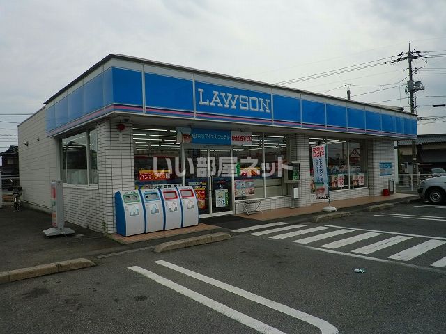 近くのコンビニまで199m（徒歩3分）