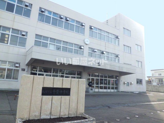 近くの青葉中学校まで1,003m(徒歩13分)