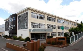 近くの常盤中学校まで655m(徒歩9分)