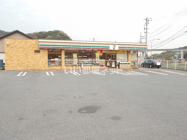 近くのコンビニまで3,194m（徒歩40分）