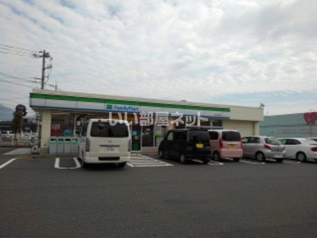 近くのファミリーマート古開作店まで1,401m（徒歩18分）