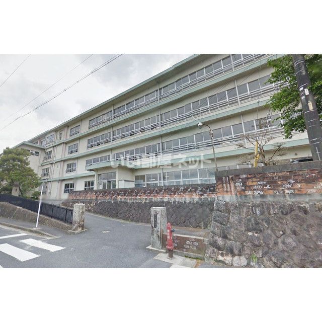 近くの中津川市立東小学校まで1,268m（徒歩16分）