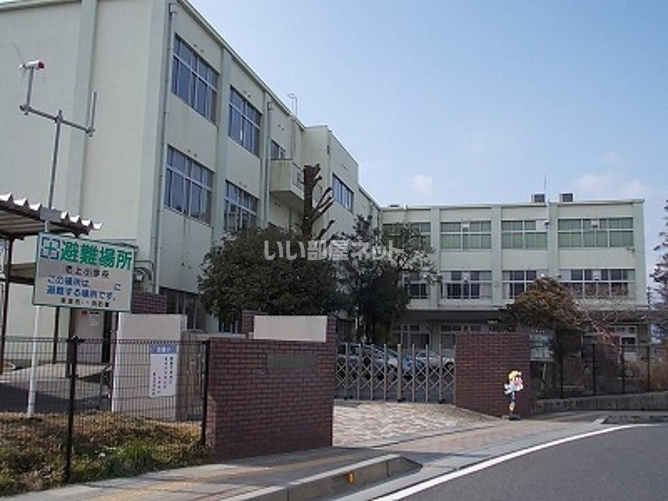 近くの草津市立老上小学校まで713m（徒歩9分）