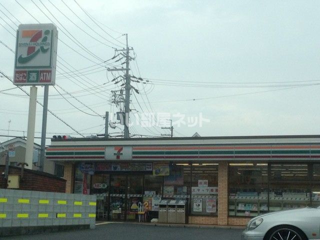 近くのコンビニまで190m（徒歩3分）