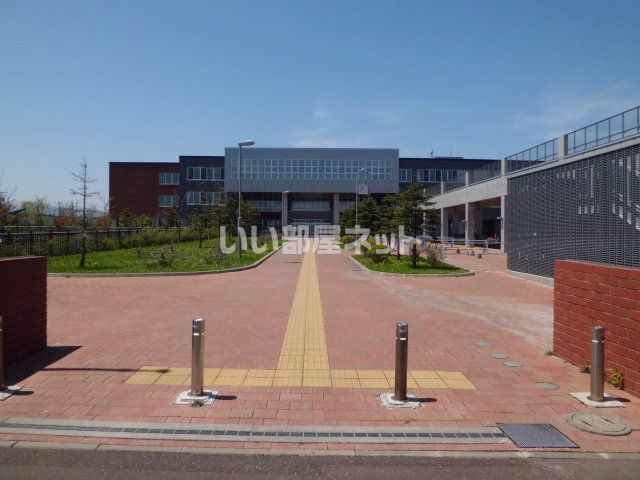 近くの札幌有明高等学校まで993m（徒歩13分）