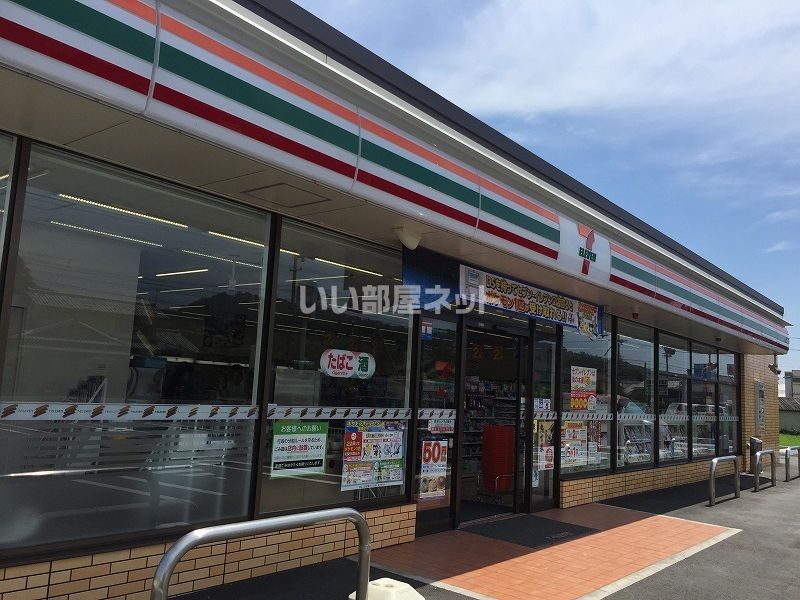 近くのコンビニまで161m（徒歩3分）