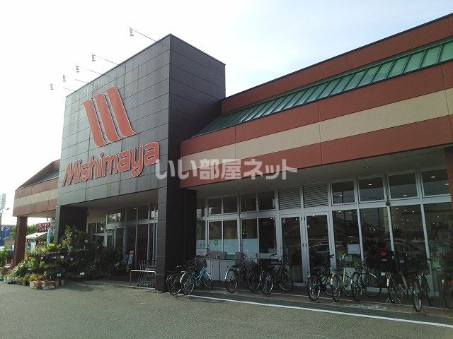 近くにスーパーあり