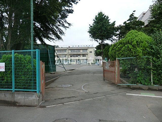 近くの志木第三小学校まで333m（徒歩5分）