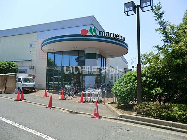 近くにマルエツ 金杉店あり