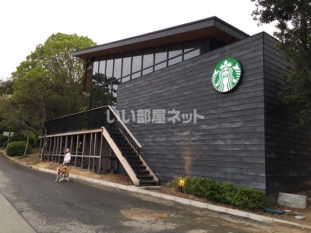 近くの飲食店まで1,961m（徒歩25分）