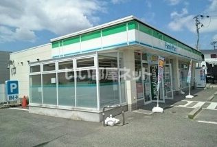 近くのファミリーマート和泉室堂町店まで1,129m（徒歩15分）