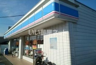 近くのコンビニまで638m（徒歩8分）