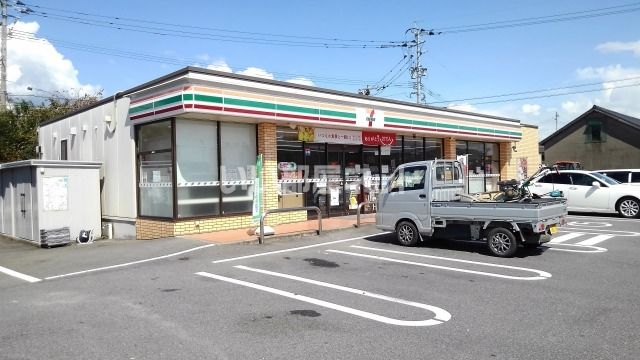 近くのコンビニまで3,804m（徒歩48分）