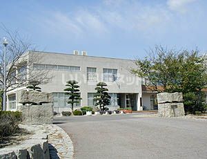 近くの山口市立秋穂中学校まで2,882m（徒歩37分）