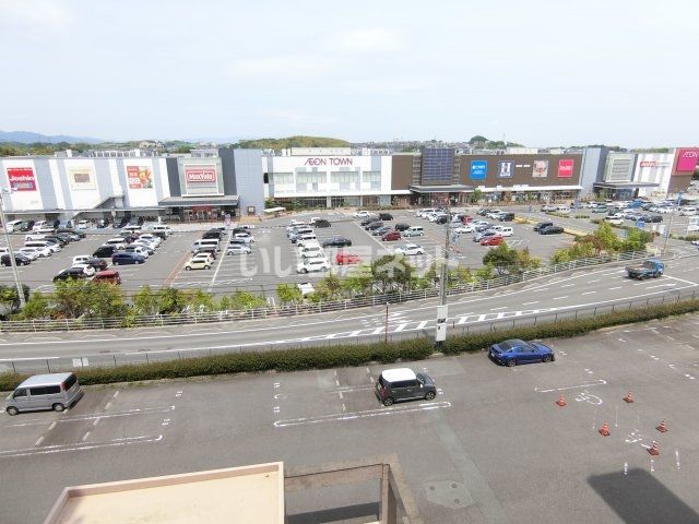 近くの施設まで1,134m（徒歩15分）