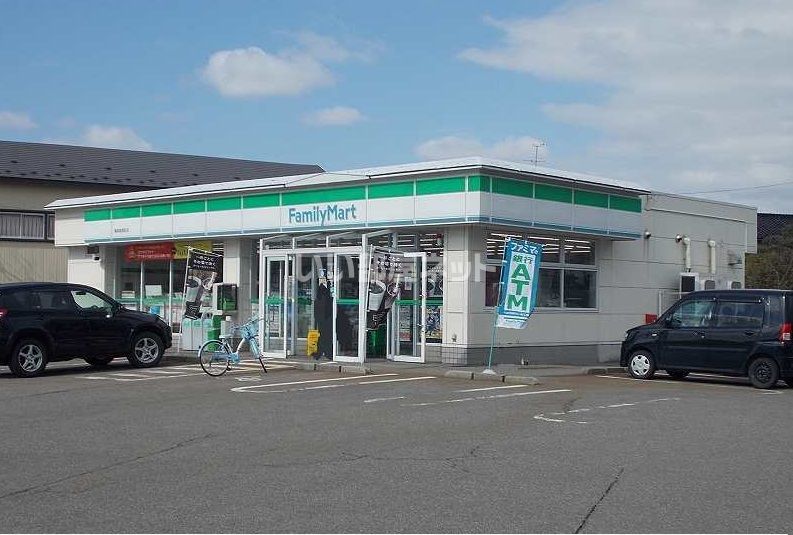 近くのファミリーマート鶴岡城南町店まで2,732m（徒歩35分）