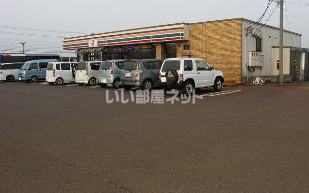 近くのセブンイレブン藤島バイパス店まで935m(徒歩12分)