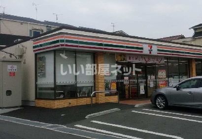 近くのコンビニまで374m（徒歩5分）