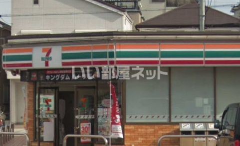 近くのコンビニまで575m（徒歩8分）