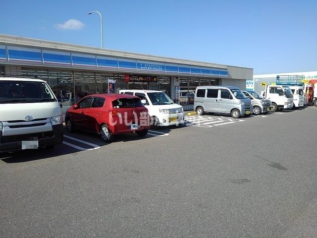 近くのコンビニまで348m（徒歩5分）