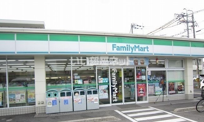 近くのコンビニまで233m（徒歩3分）