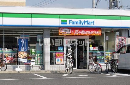 近くのコンビニまで926m（徒歩12分）