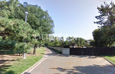 近くの公園まで1,058m（徒歩14分）
