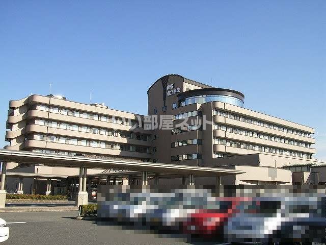 近くの施設まで596m（徒歩8分）