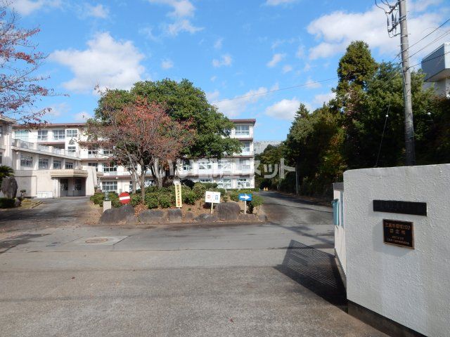 近くの三島市立北上小学校まで910m（徒歩12分）