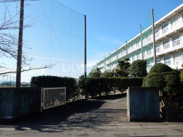 近くの三島市立錦田中学校まで835m(徒歩11分)