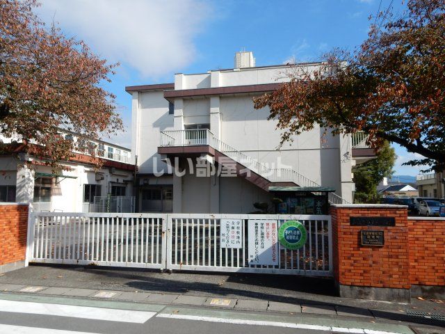 近くの三島市立東小学校まで526m(徒歩7分)