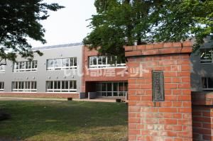 近くに江別第二小学校あり