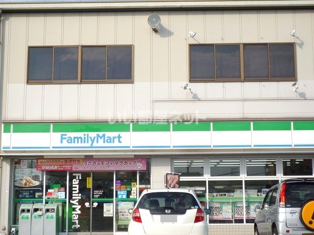 近くのコンビニまで1,130m（徒歩15分）