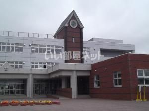近くの上江別小学校まで2,282m(徒歩29分)
