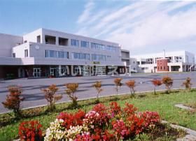 近くの中央中学校まで347m（徒歩5分）