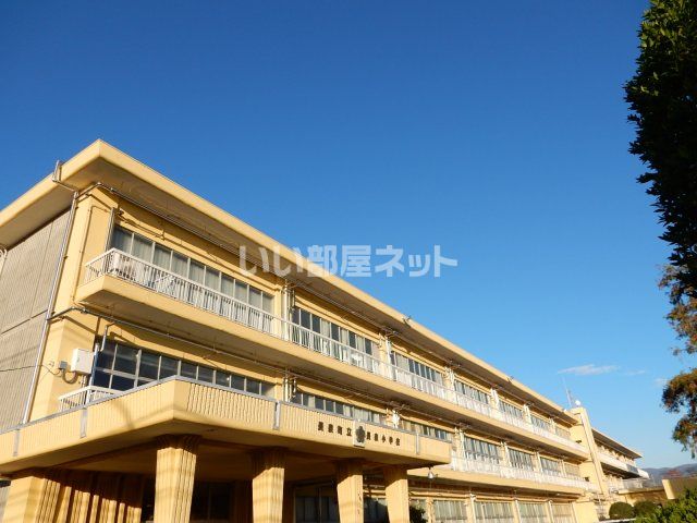 近くの長泉町立長泉小学校まで983m（徒歩13分）