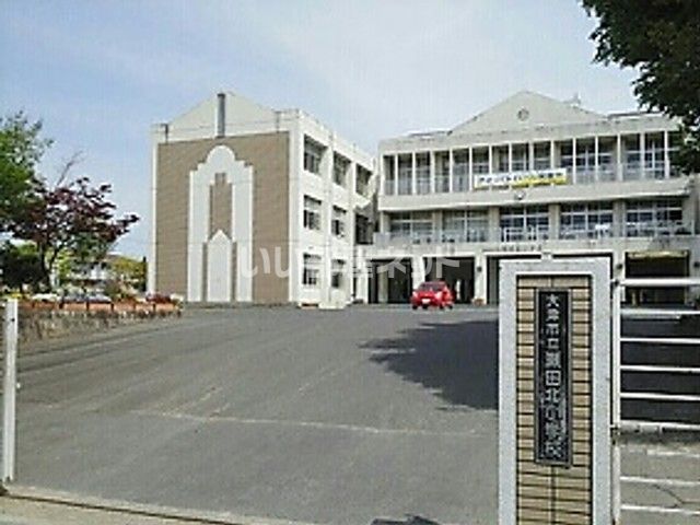 近くの小学校まで502m（徒歩7分）