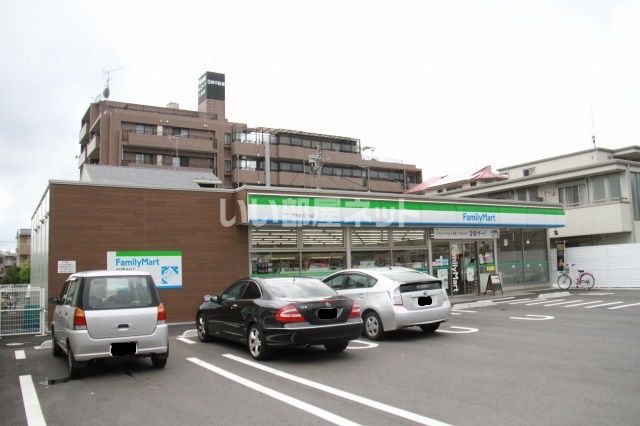 近くのコンビニまで197m（徒歩3分）