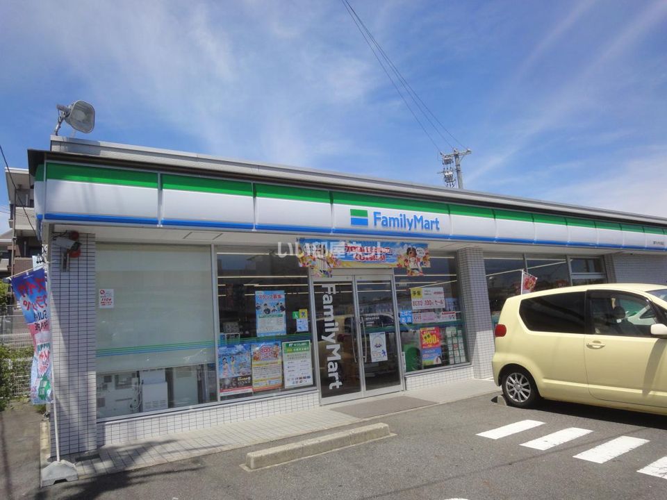 近くのコンビニまで484m（徒歩7分）
